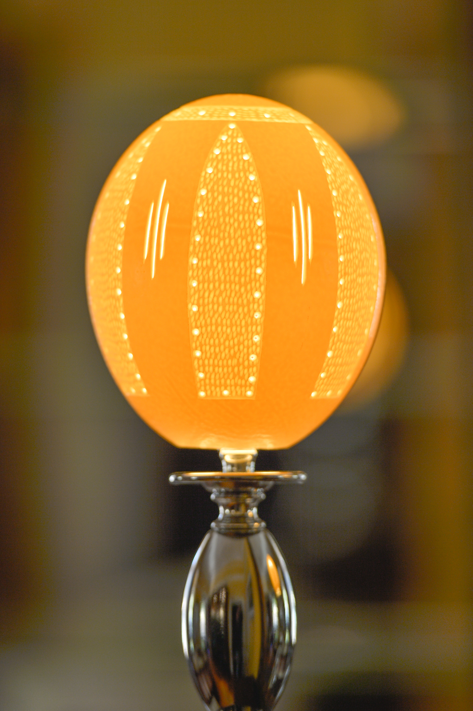 HAND CARVED OSTRICH EGG LIGHT - Image 2